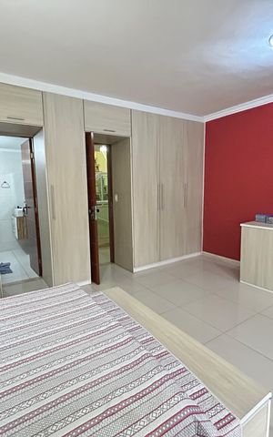 Casa à venda com 216m², 2 quartos e 2 vagasQuarto 2 - Suíte