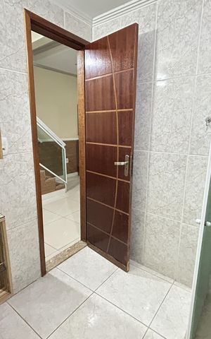 Casa à venda com 216m², 2 quartos e 2 vagasBanheiro Social