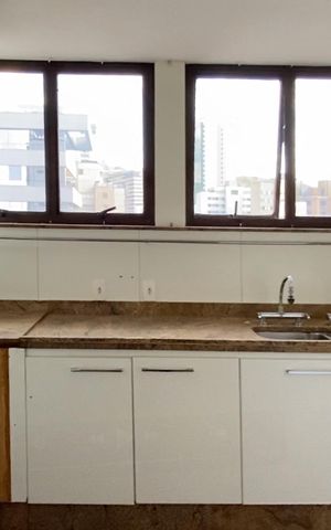 Apartamento à venda com 354m², 4 quartos e 4 vagas Apartamento à venda com 354m², 4 quartos e 4 vagasCozinha