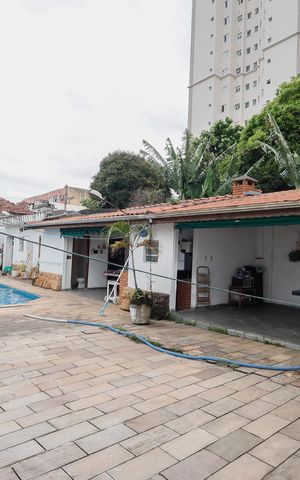 Casa para alugar com 400m², 3 quartos e 6 vagas Casa para alugar com 400m², 3 quartos e 6 vagasQuintal