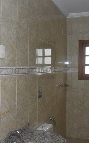 Casa para alugar com 318m², 3 quartos e 4 vagasBanheiro