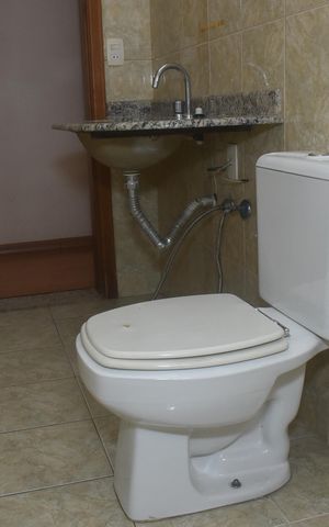 Casa para alugar com 318m², 3 quartos e 4 vagasBanheiro