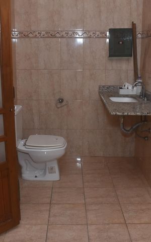 Casa para alugar com 318m², 3 quartos e 4 vagasBanheiro suite do quarto 1