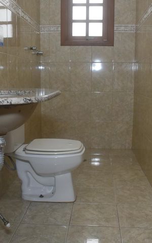 Casa para alugar com 318m², 3 quartos e 4 vagasBanheiro