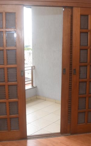 Casa para alugar com 318m², 3 quartos e 4 vagasPorta para sacada do quarto