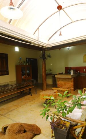 Casa à venda com 500m², 3 quartos e 6 vagasÁREA DE CONVIVÊNCIA COM CHURRASQUEIRA