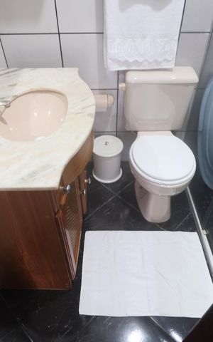 Casa à venda com 600m², 5 quartos e 10 vagasBanheiro 1 Casa 2