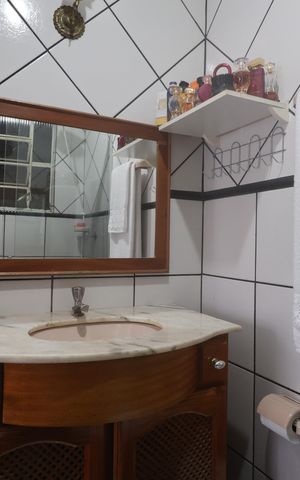 Casa à venda com 600m², 5 quartos e 10 vagasBanheiro 1 Casa 2