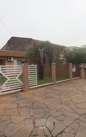 Casa à venda com 600m², 5 quartos e 10 vagasFachada