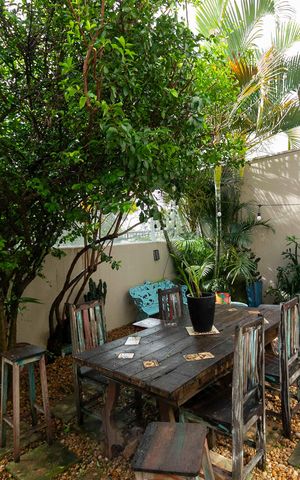 Casa de condomínio à venda com 160m², 3 quartos e 2 vagasQUINTAL