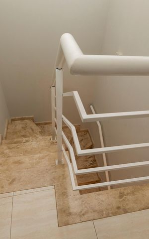 Casa de condomínio à venda com 160m², 3 quartos e 2 vagasESCADAS INTERNAS