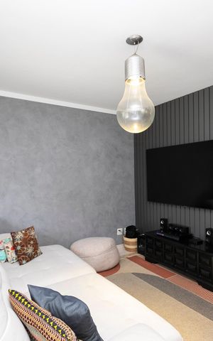Casa de condomínio à venda com 160m², 3 quartos e 2 vagasSALA DOIS AMBIENTES