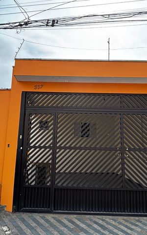 Casa para alugar com 202m², 4 quartos e 2 vagasFachada