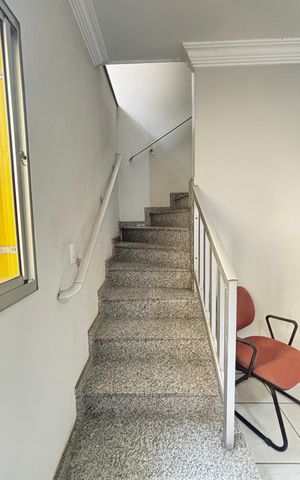 Casa para alugar com 202m², 4 quartos e 2 vagasEscada
