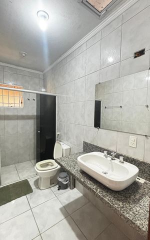 Casa para alugar com 202m², 4 quartos e 2 vagasBanheiro Social