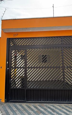 Casa para alugar com 202m², 4 quartos e 2 vagasFachada