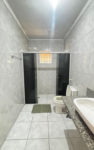 Casa para alugar com 202m², 4 quartos e 2 vagasBanheiro Social