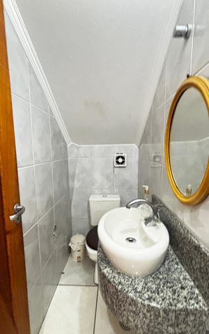 Casa para alugar com 202m², 4 quartos e 2 vagasLavabo