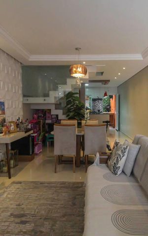 Casa à venda com 110m², 2 quartos e 3 vagas Casa à venda com 110m², 2 quartos e 3 vagasSala