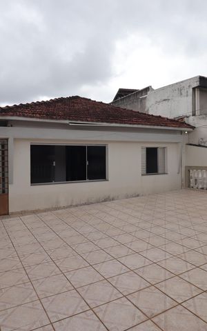 Casa para alugar com 200m², 2 quartos e sem vagaQuintal