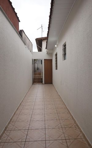 Casa para alugar com 200m², 2 quartos e sem vagaCorredor externo
