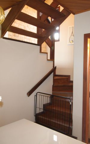 Casa para alugar com 260m², 4 quartos e 3 vagasEscada