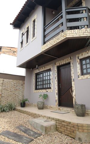 Casa para alugar com 260m², 4 quartos e 3 vagasFachada