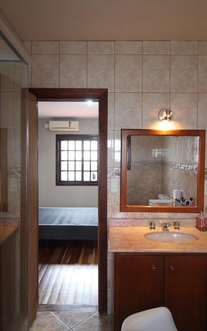 Casa para alugar com 260m², 4 quartos e 3 vagasBanheiro da Suíte 1