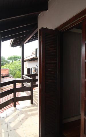 Casa para alugar com 260m², 4 quartos e 3 vagasEscada
