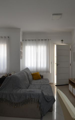 Casa para alugar com 75m², 2 quartos e 2 vagasSALA