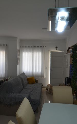 Casa para alugar com 75m², 2 quartos e 2 vagasSALA