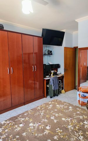 Casa à venda com 163m², 2 quartos e 6 vagas Casa à venda com 163m², 2 quartos e 6 vagasQuarto