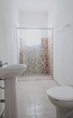 Casa para alugar com 111m², 2 quartos e 2 vagasBanheiro
