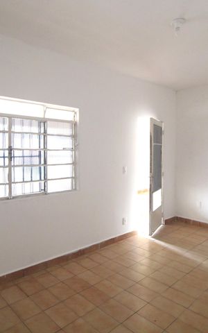 Casa para alugar com 111m², 2 quartos e 2 vagasSala