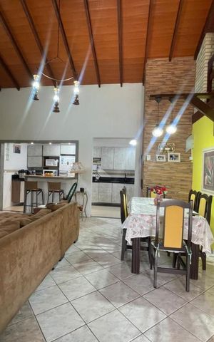 Casa à venda com 270m², 3 quartos e 3 vagas