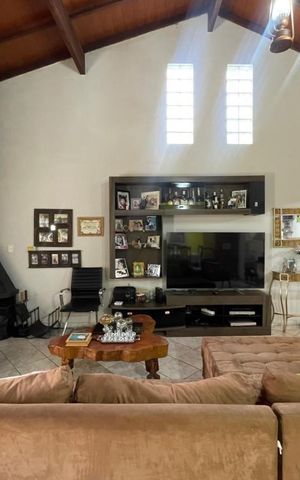 Casa à venda com 270m², 3 quartos e 3 vagas
