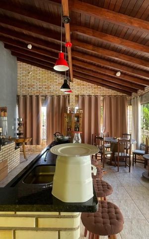 Casa à venda com 270m², 3 quartos e 3 vagas