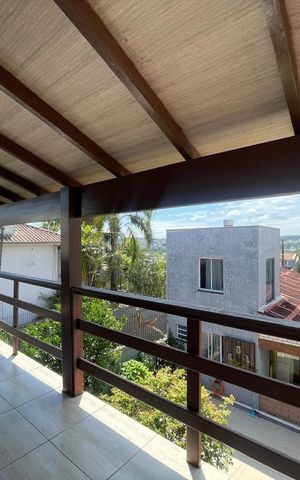 Casa à venda com 270m², 3 quartos e 3 vagas