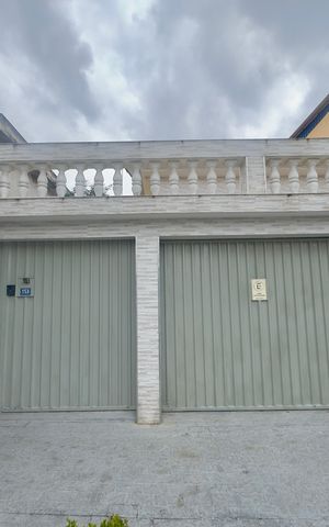 Casa para alugar com 120m², 2 quartos e 1 vaga Casa para alugar com 120m², 2 quartos e 1 vagaPlaca instalada na fachada do imóvel