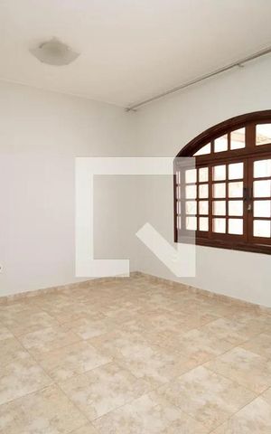 Casa à venda com 225m², 3 quartos e 6 vagas Casa à venda com 225m², 3 quartos e 6 vagasSala