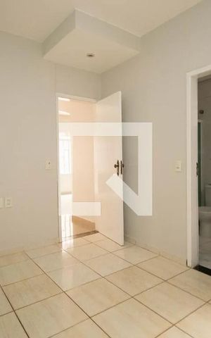 Casa à venda com 225m², 3 quartos e 6 vagas Casa à venda com 225m², 3 quartos e 6 vagasQuarto 4
