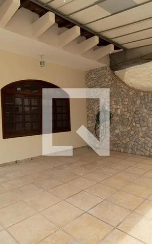 Casa à venda com 225m², 3 quartos e 6 vagas Casa à venda com 225m², 3 quartos e 6 vagasÁrea externa