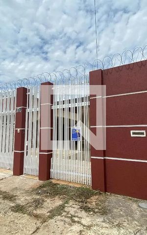Casa à venda com 225m², 3 quartos e 6 vagas Casa à venda com 225m², 3 quartos e 6 vagasFachada