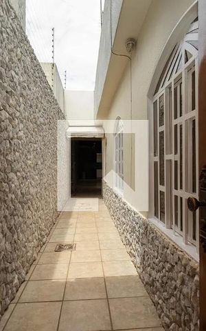 Casa à venda com 225m², 3 quartos e 6 vagas Casa à venda com 225m², 3 quartos e 6 vagasÁrea externa