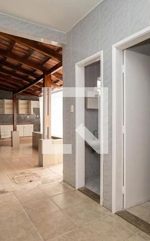 Casa à venda com 225m², 3 quartos e 6 vagas Casa à venda com 225m², 3 quartos e 6 vagasÁrea externa