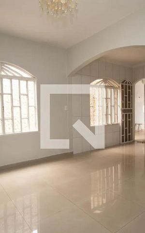 Casa à venda com 225m², 3 quartos e 6 vagas Casa à venda com 225m², 3 quartos e 6 vagasSala