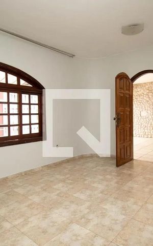 Casa à venda com 225m², 3 quartos e 6 vagas Casa à venda com 225m², 3 quartos e 6 vagasSala
