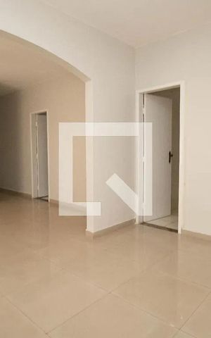 Casa à venda com 225m², 3 quartos e 6 vagas Casa à venda com 225m², 3 quartos e 6 vagasSala