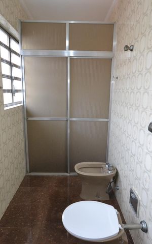 Casa para alugar com 600m², 7 quartos e 8 vagasBanheiro 1