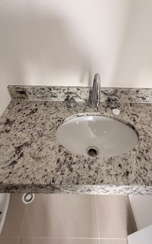 Apartamento à venda com 44m², 2 quartos e 1 vaga Apartamento à venda com 44m², 2 quartos e 1 vagaBanheiro